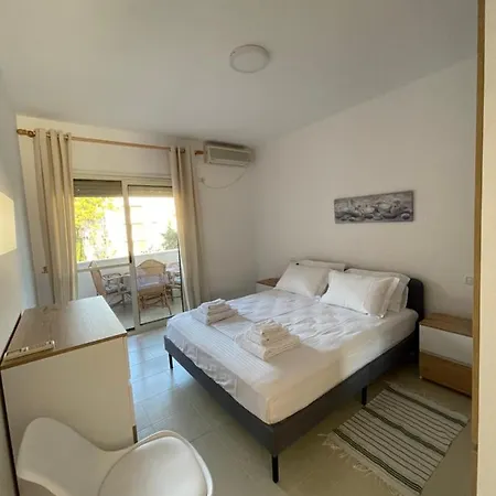 Peaceful Beachhouse Golem Apartment